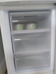 FridgeH7 Hotpoint STR175WP Fridge Freezer
